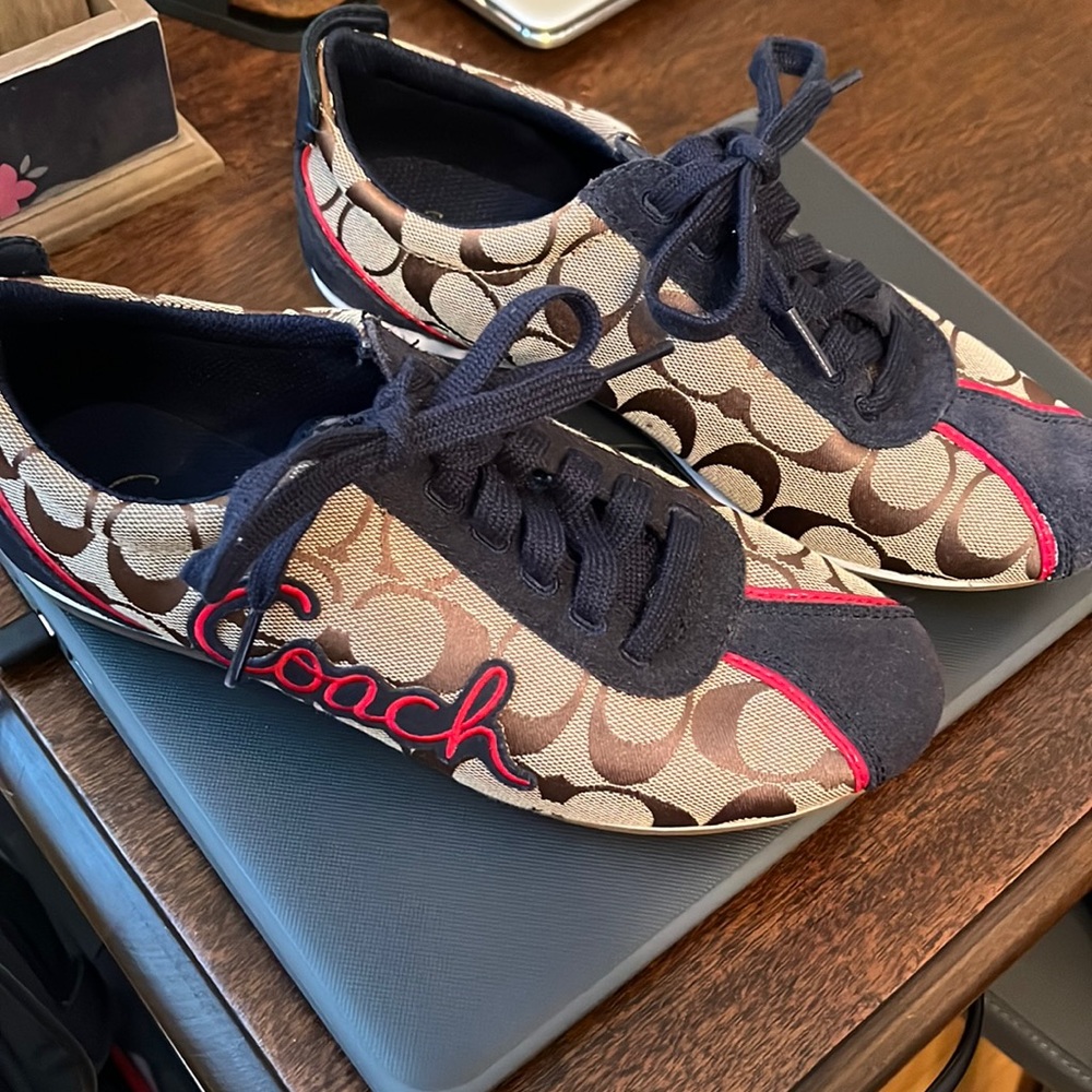 Woman’s authentic COACH shoes. In EUC, size 6M.